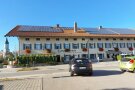 Bild von einem alten Gasthof von außen.