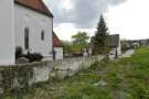 Der alte Weg an der Friedhofsmauer