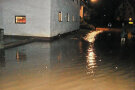 Hochwasser in einer Straße in Oberlauterbach