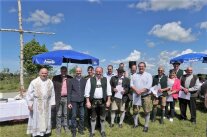 Gruppenbild mit Vorstand des Friedinger Flurneuordnungsverfahrens