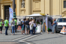 Der Infostand des Amtes mit interessierten Besuchern.