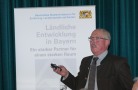 Herr Franz Watzinger bei der Vorstellung der Integrierten Ländlichen Entwicklung Altöttinger-Holzland