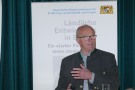 Herr Reinhard Walk präsentiert die Integrierte Ländliche Entwicklung Auerbergland
