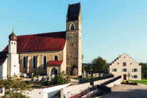 Friedhofskapelle, Kirche und Pfarrhaus im Ensemble